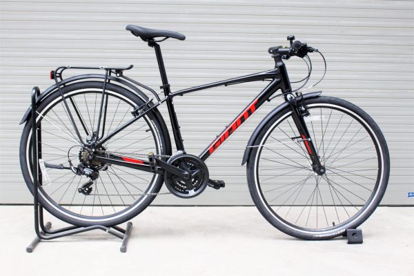 XE ĐẠP TOURING GIANT 2021 ESCAPE 3 CITY 
